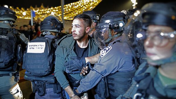 Forças de segurança israelenses prendem manifestante palestino na Cidade Antiga de Jerusalém - Sputnik Brasil