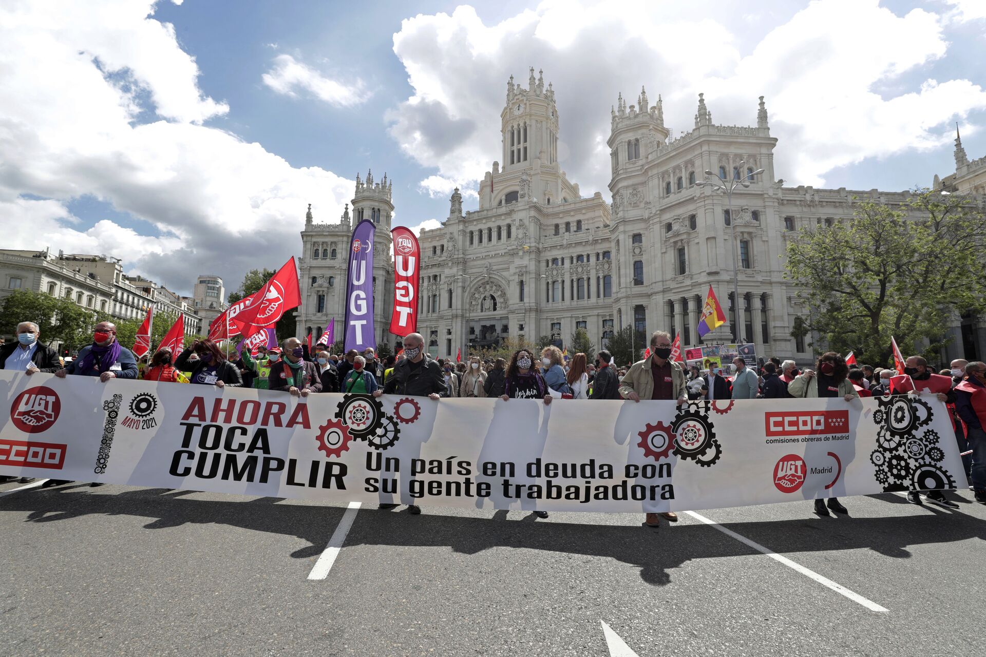 Cerca de 100 mil pessoas saem às ruas da Espanha pelo Dia Internacional dos Trabalhadores (FOTOS) - Sputnik Brasil, 1920, 01.05.2021