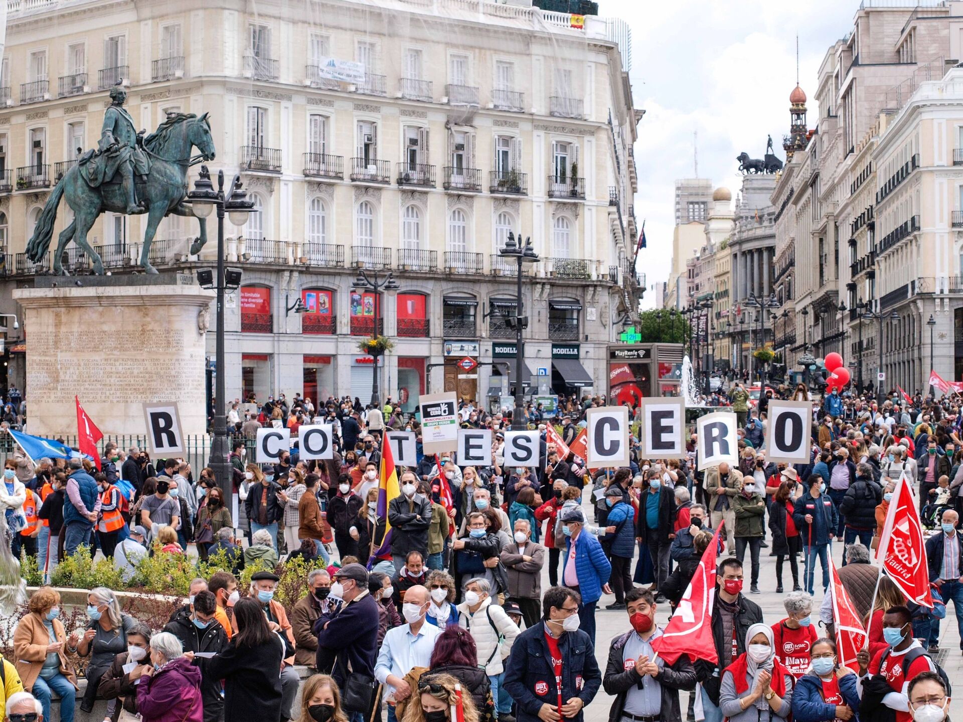 Cerca de 100 mil pessoas saem às ruas da Espanha pelo Dia Internacional dos Trabalhadores (FOTOS) - Sputnik Brasil, 1920, 01.05.2021