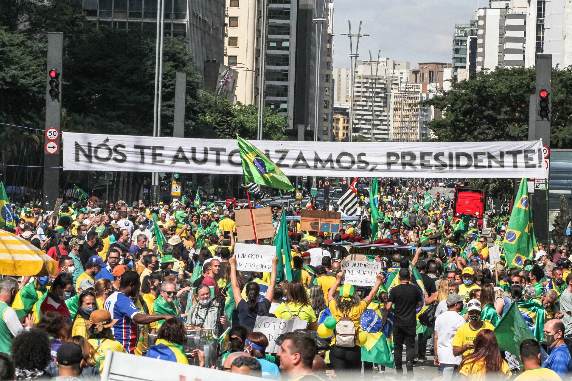 Em São Paulo, um protesto de apoiadores do governo Bolsonaro se manifesta contra as medidas de isolamento social em meio à pandemia da COVID-19, em 1º de maio de 2021 - Sputnik Brasil, 1920, 22.02.2022
