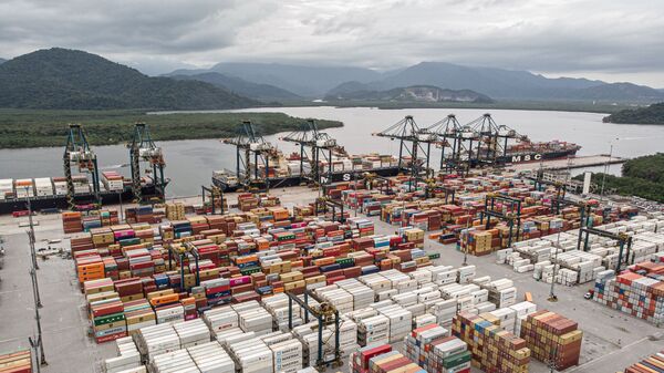 Fotos de um dos 55 terminais de carga do Porto de Santos, no litoral de São Paulo. - Sputnik Brasil