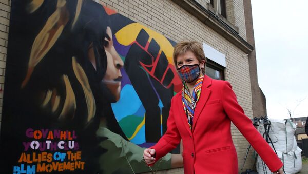 A primeira-ministra da Escócia, Nicola Sturgeon, durante a campanha eleitoral em Glasgow - Sputnik Brasil