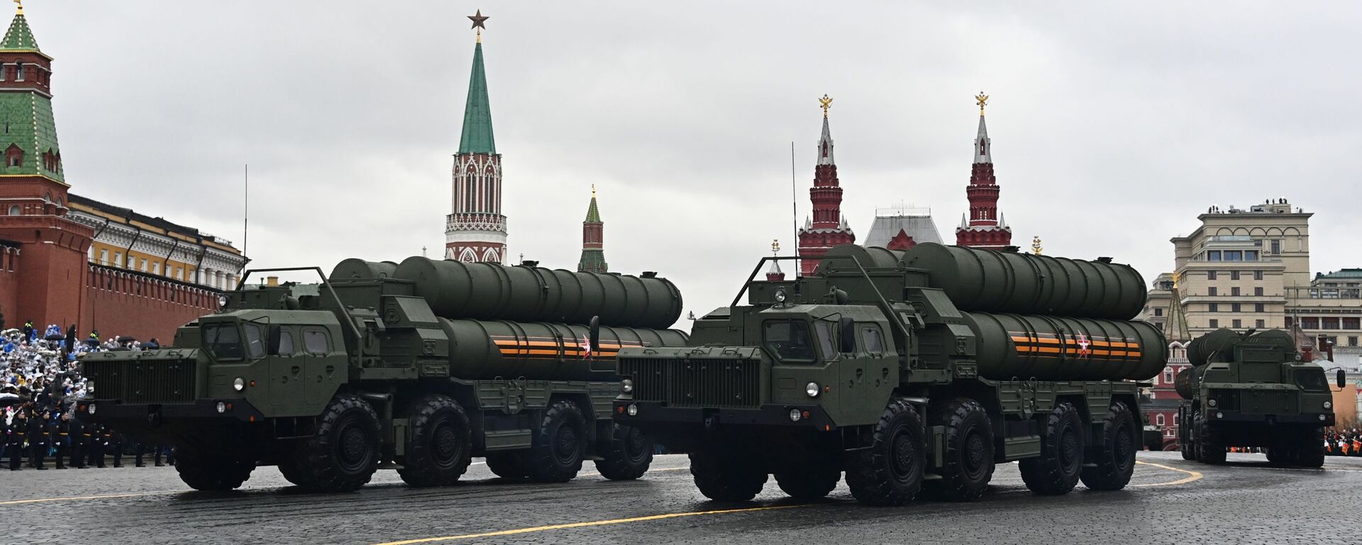 Sistemas de mísseis antiaéreos S-400 Triumph na Parada da Vitória em Moscou, Rússia, 9 de maio de 2021 - Sputnik Brasil, 1920, 27.04.2024