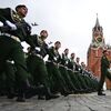 Estudantes da Escola Superior Militar de Comando de Moscou antes do início da Parada da Vitória em Moscou, Rússia, 9 de maio de 2021 - Sputnik Brasil