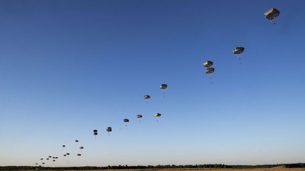 Paraquedistas da 82ª divisão das Forças Aerotransportadas dos EUA - Sputnik Brasil
