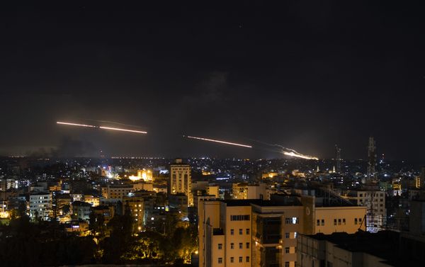 Foguetes disparados em direção a Israel a partir da Cidade de Gaza
 - Sputnik Brasil