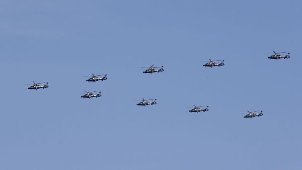 Helicópteros de ataque chineses Z-19 voam em formação - Sputnik Brasil