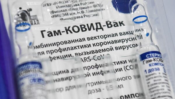 Em Novosibirsk, na Rússia, ampolas da vacina russa Sputnik V contra a COVID-19 são exibidas, em 30 de abril de 2021 - Sputnik Brasil