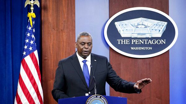 Secretário de Defesa Lloyd Austin fala durante reunião no Pentágono, Washington, EUA. - Sputnik Brasil
