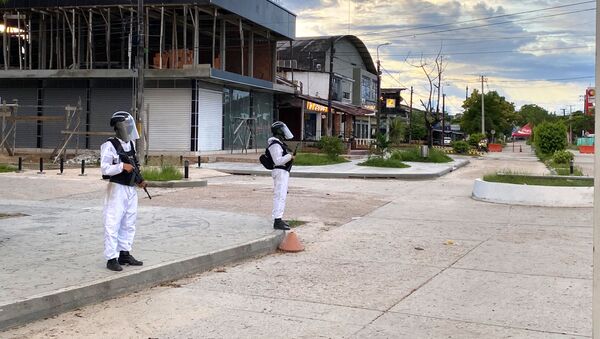 Militares colombianos vigiam a fronteira entre Leticia e Tabatinga (AM), fechada desde março por causa da pandemia - Sputnik Brasil