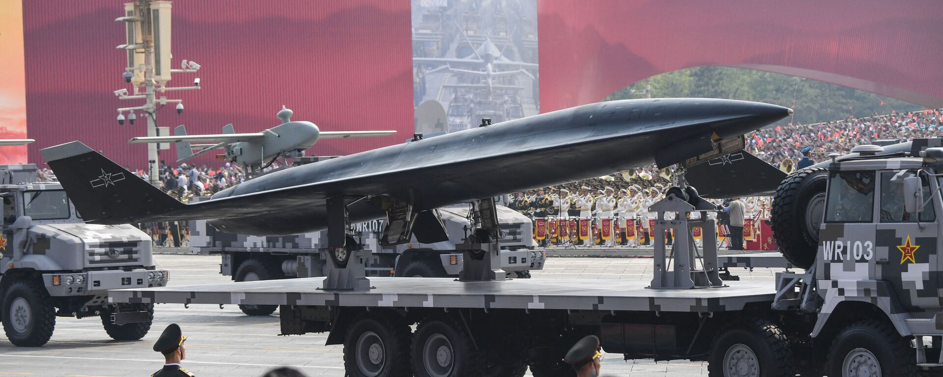 Drone de vigilância hipersônico WZ-8 durante o desfile militar marcando o 70º aniversário da fundação da República Popular da China, em Pequim  - Sputnik Brasil, 1920, 24.01.2023