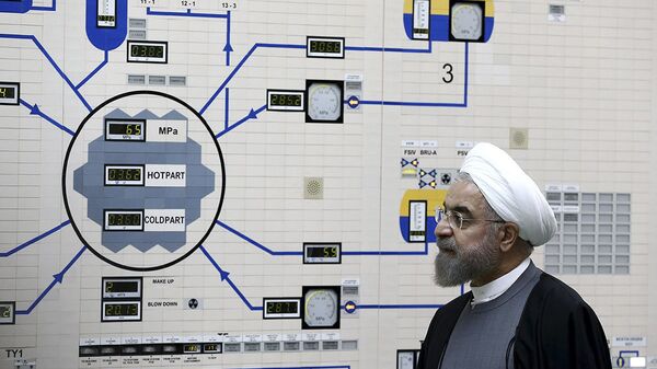 O então presidente do Irã, Hassan Rouhani, visita a usina nuclear de Bushehr, em 13 de janeiro de 2015 (foto de arquivo) - Sputnik Brasil