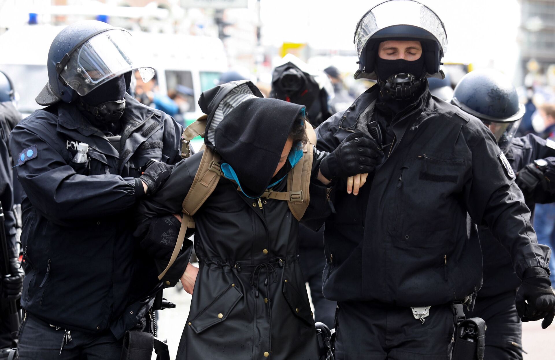 Alemanha proíbe protesto anti-lockdown e 3 mil policiais mandam manifestantes para casa - Sputnik Brasil, 1920, 22.05.2021