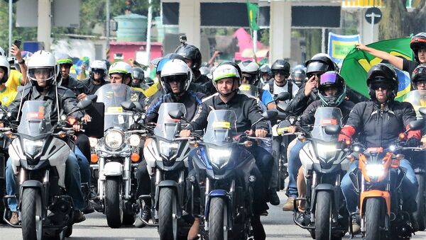 Presidente Jair Messias Bolsonaro  ,se juntou em ato organizado por motoqueiros e a concentracao e saida foi do Parque Olimpico na Barra da Tijuca zona oeste do Rio de Janeiro e o grupo fez grande barulho durante todo percurso e trajeto percorrido ,contrariando todo protocolo sanitario e com grande aglomeracao  o qual , finalizou no Monumento dos Pracinhas no Aterro do Flamengo zona sul do Rio de Janeiro na tarde deste domingo (23/05) - Sputnik Brasil