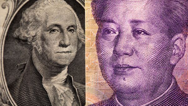 Dólar norte-americano e o yuan chinês são vistos nesta ilustração - Sputnik Brasil