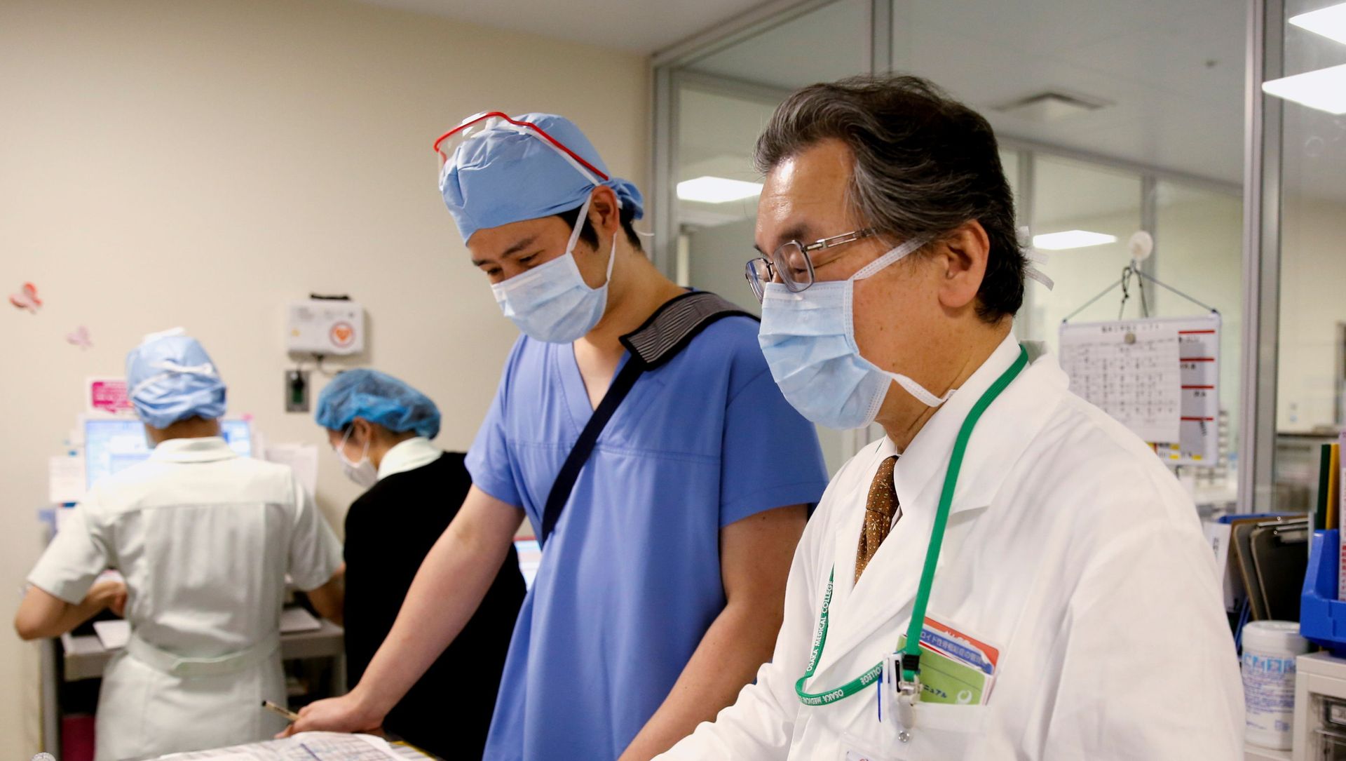 Médicos em meio ao surto da COVID-19, em Takatsuki, prefeitura de Osaka, Japão, 17 de maio de 2021 Médicos em meio ao surto da COVID-19, em Takatsuki, prefeitura de Osaka, Japão, 17 de maio de 2021 - Sputnik Brasil, 1920, 26.05.2021