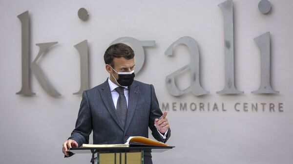 Presidente francês, Emmanuel Macron, discursa no Memorial do Genocídio de Kigali, em Ruanda - Sputnik Brasil