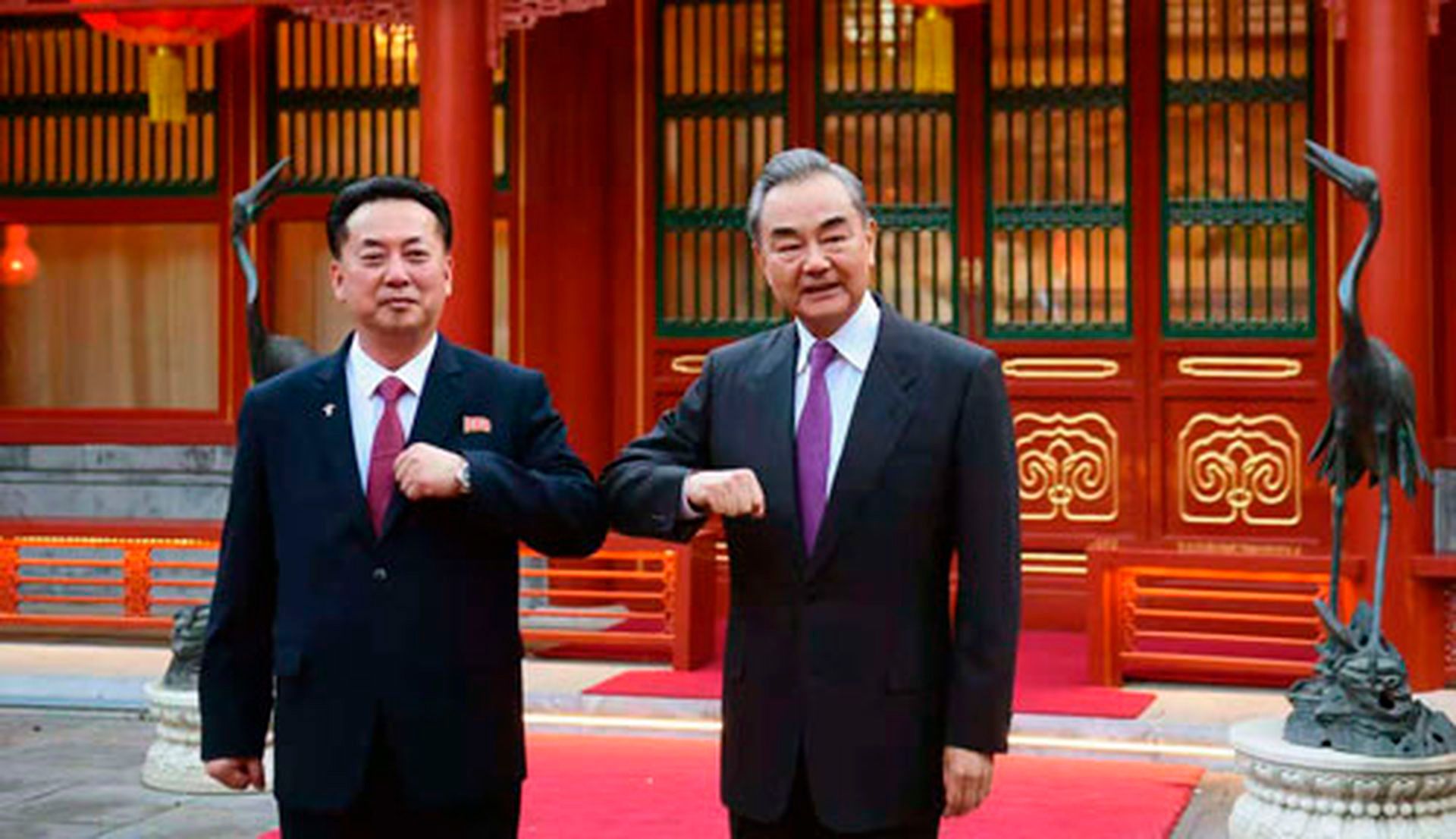 Se reunindo em Pequim, China reafirma laço com Coreia do Norte diante da aliança EUA-Coreia do Sul Se reunindo em Pequim, China reafirma laço com Coreia do Norte diante da aliança EUA-Coreia do Sul - Sputnik Brasil, 1920, 28.05.2021