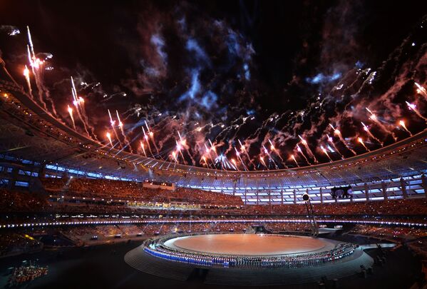 Fogo de artifício sobre o Estádio Olímpico de Baku durante a cerimônia de abertura dos Jogos Europeus em 2015, Azerbaijão - Sputnik Brasil