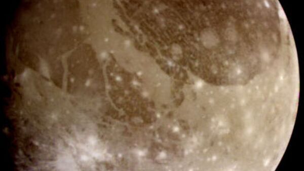 Foto de Ganímedes, maior satélite de Júpiter, tirada em junho de 2000 pela espaçonave Galileo da NASA - Sputnik Brasil