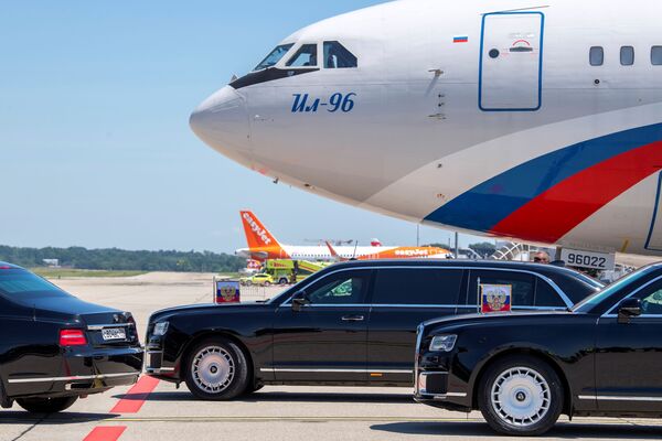 Vladimir Putin, presidente da Rússia, após chegada ao aeroporto de Genebra para a cúpula EUA-Rússia, Suíça, 16 de junho de 2021 - Sputnik Brasil