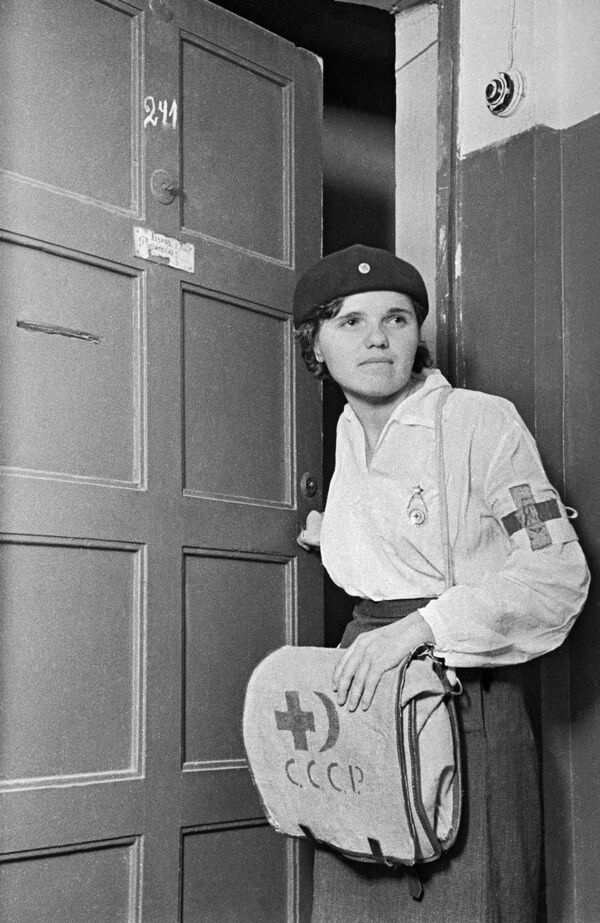 Enfermeira do serviço médico militar em Moscou, junho de 1941 - Sputnik Brasil