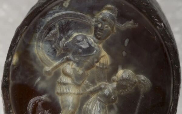 Anel que mostra Aquiles matando a rainha amazona Penthesilea descoberto na Espanha - Sputnik Brasil