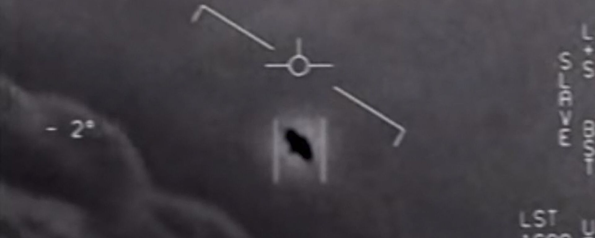 Captura de tela do vídeo de um OVNI feito por pilotos da Marinha dos EUA e fornecido pelo Departamento de Defesa em 26 de abril de 2020 - Sputnik Brasil, 1920, 24.11.2021