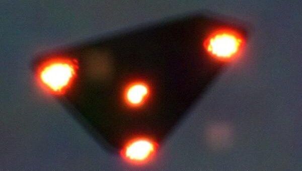 Triangulo voador que teria sido fotografado em 15 de junho de 1990 na Bélgica
 - Sputnik Brasil