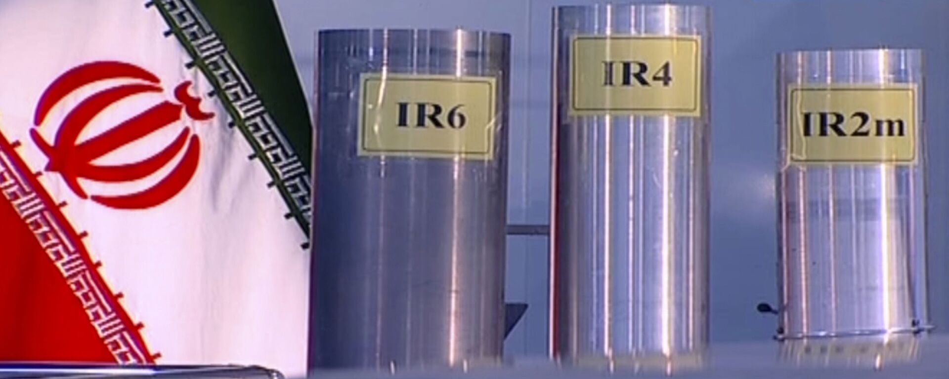 Três versões de centrífugas de fabricação iraniana em Natanz, usina de enriquecimento de urânio no Irã, 6 de junho de 2018 Três versões de centrífugas de fabricação iraniana em Natanz, usina de enriquecimento de urânio no Irã, 6 de junho de 2018 - Sputnik Brasil, 1920, 29.10.2025