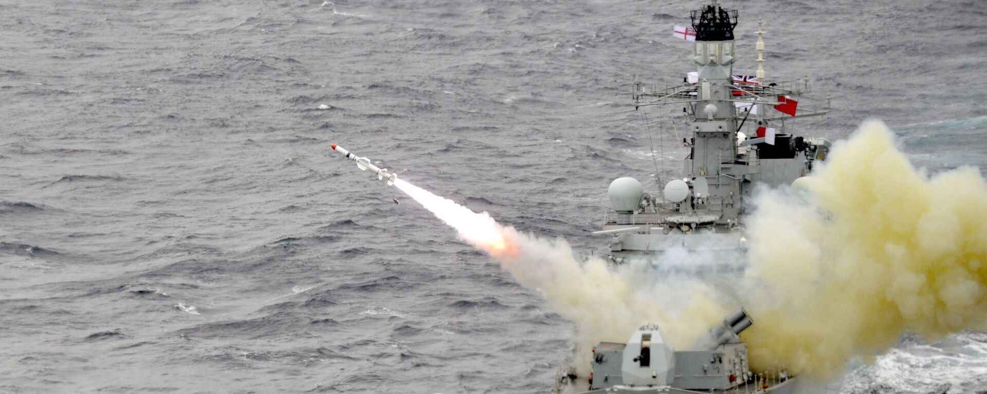 Navio de guerra HMS Montrose da Marinha Real Britânica dispara míssil Harpoon (foto de arquivo) - Sputnik Brasil, 1920, 17.07.2022