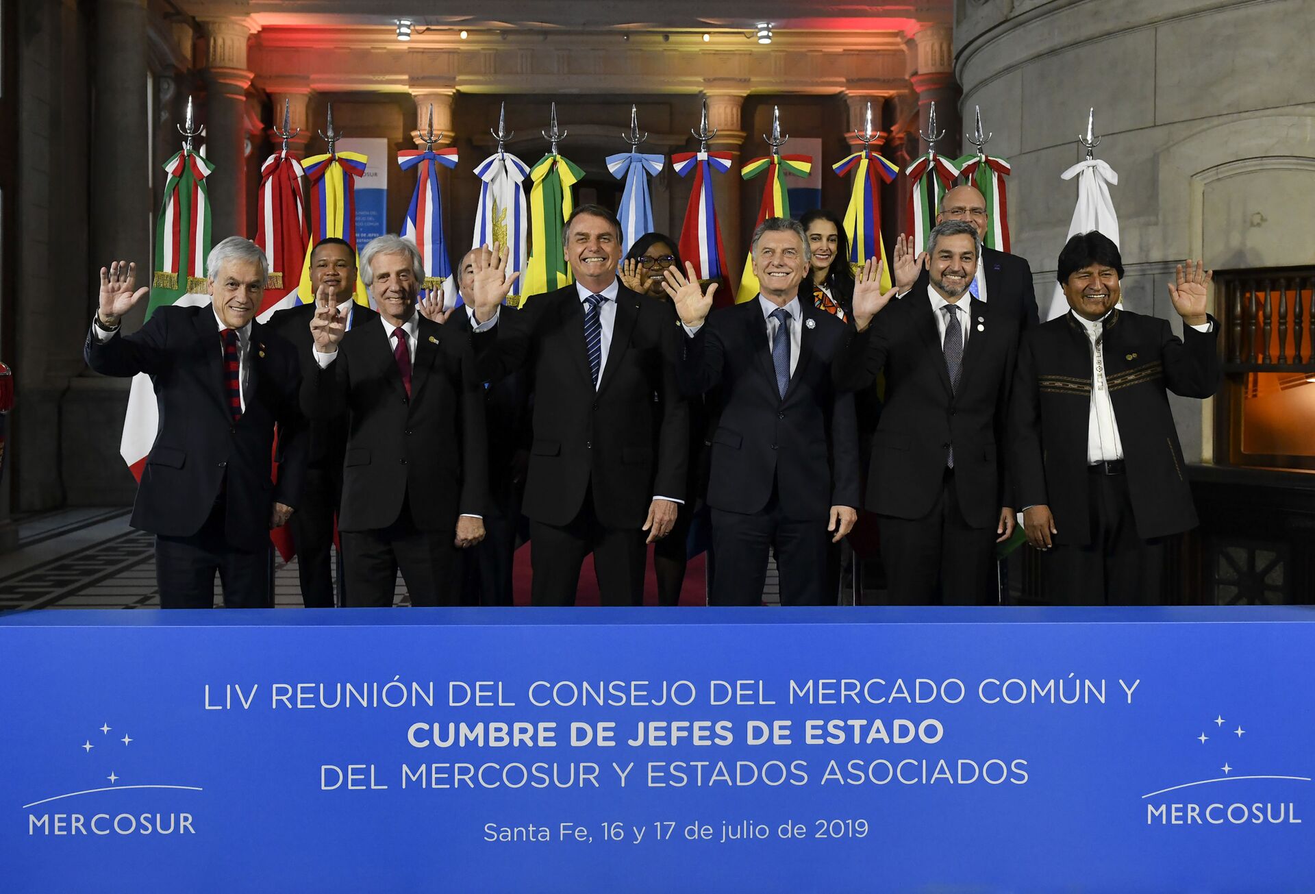 Líderes de países do Mercosul posam na última cúpula realizada presencialmente antes da pandemia em Santa Fé, Argentina, em 17 de julho de 2019 - Sputnik Brasil, 1920, 09.11.2021
