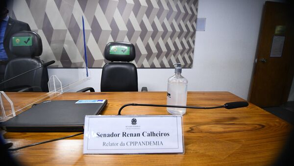 Mesa do relator da CPI, senador Renan Calheiros, Brasília, 6 de julho de 2021 - Sputnik Brasil