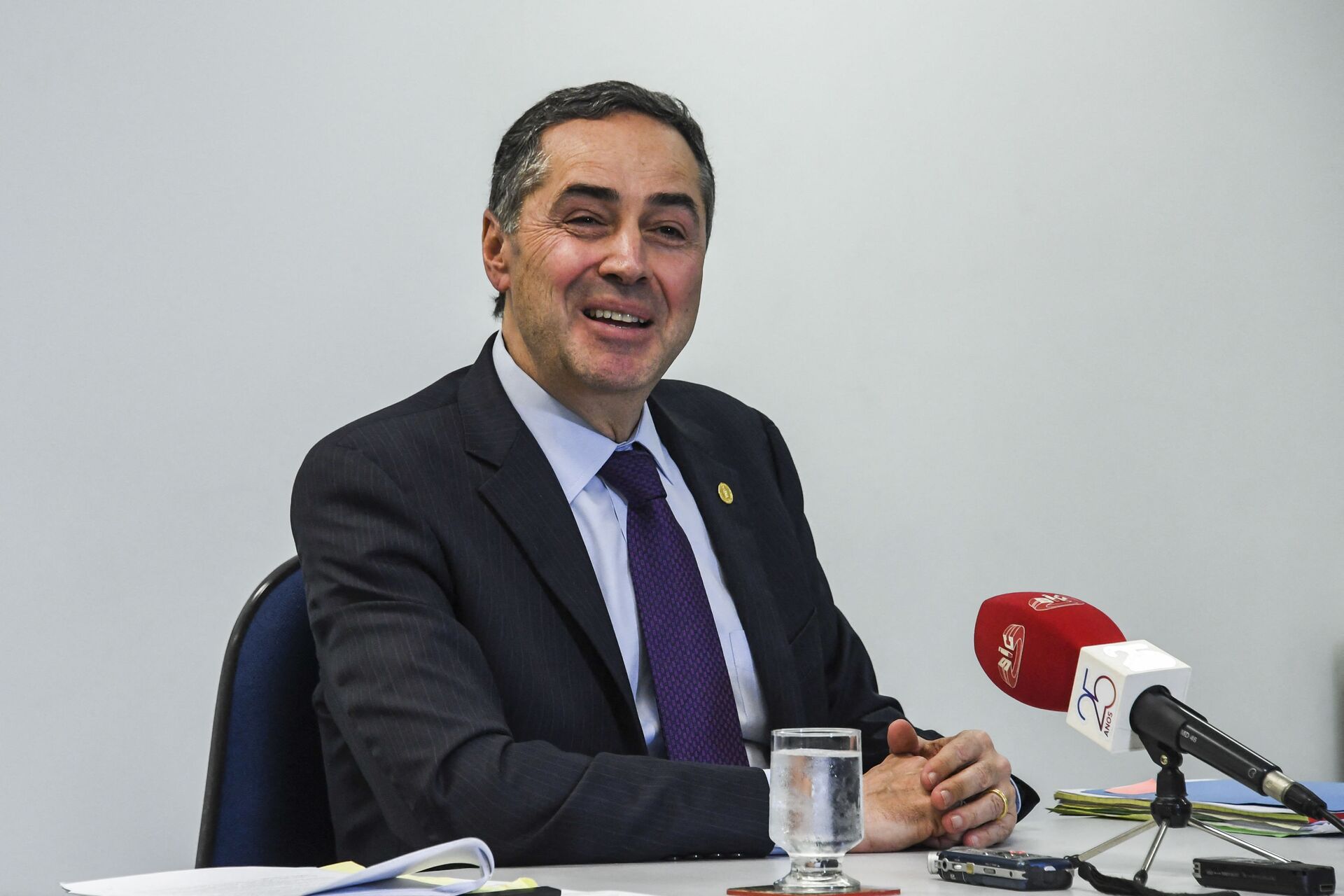 Ministro do Supremo Tribunal Federal (STF) e presidente do Tribunal Superior Eleitoral (TSE), Luís Roberto Barroso, durante entrevista coletiva. Foto de arquivo - Sputnik Brasil, 1920, 09.11.2021