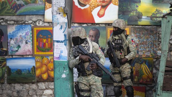 Soldados patrulham Petion Ville, o bairro onde morava o falecido presidente haitiano Jovenel Moïse, Porto Príncipe, Haiti  - Sputnik Brasil