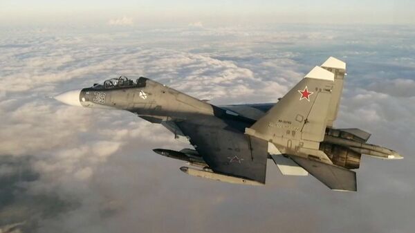 Caça Su-30 da aviação naval e de defesa aérea da Frota do Mar Negro voando sobre o mar Negro, em 7 de julho de 2021 - Sputnik Brasil