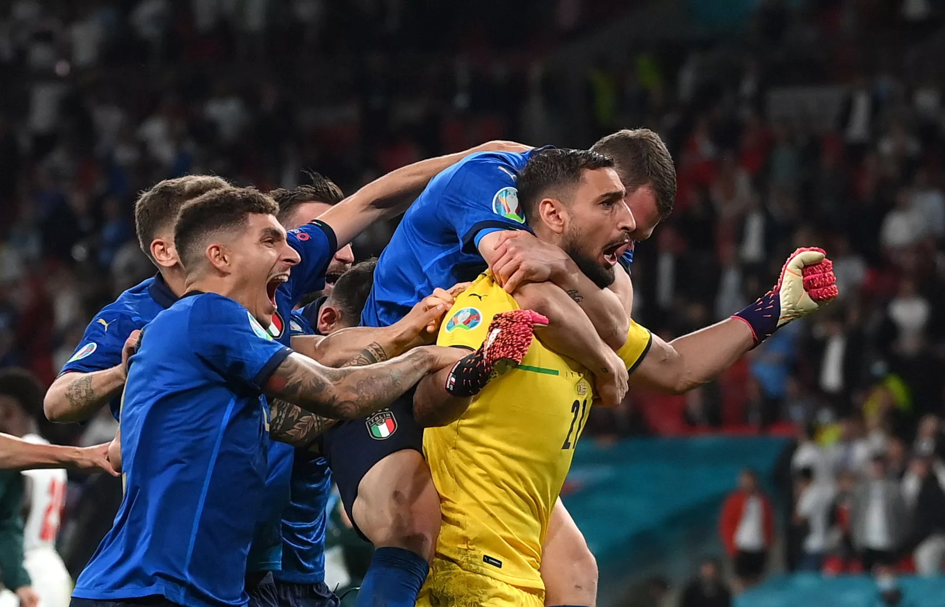 Euro 2020: Itália vence Inglaterra nos pênaltis por 3 a 2 e é bicampeã da Europa (FOTOS) Euro 2020: Itália vence Inglaterra nos pênaltis por 3 a 2 e é bicampeã da Europa (FOTOS) - Sputnik Brasil, 1920, 11.07.2021