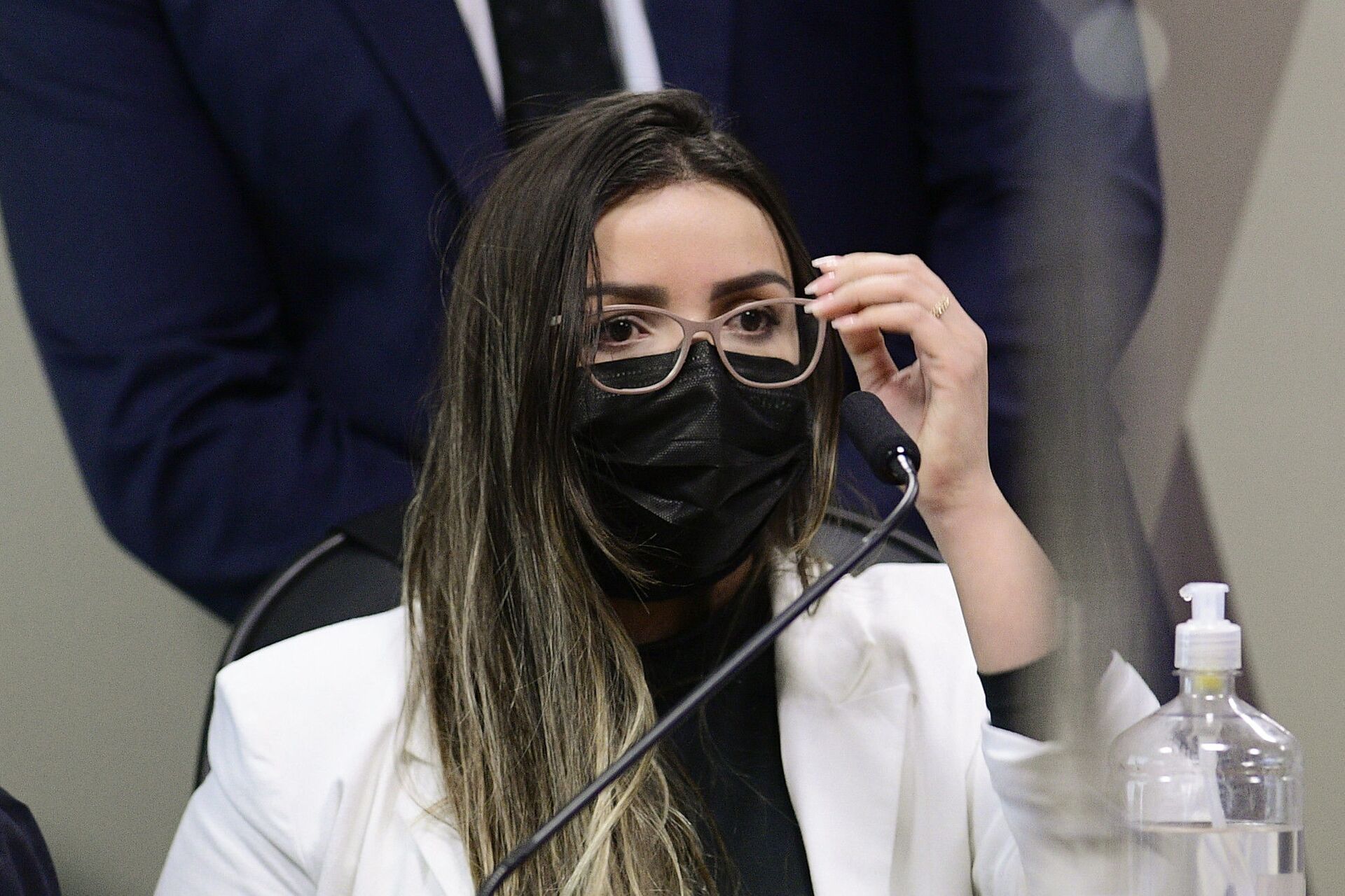 Diretora técnica da Precisa Medicamentos, Emanuela Batista de Souza Medrades, durante depoimento na CPI da Covid, 13 de julho de 2021 - Sputnik Brasil, 1920, 09.12.2021