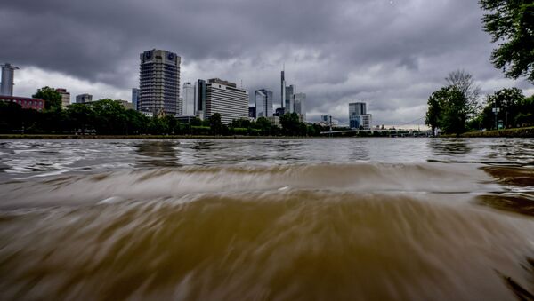 Rio Main em Frankfurt, Alemanha. Chuvas fortes causaram aumento dos níveis dos rios e inundações em algumas partes da Alemanha - Sputnik Brasil
