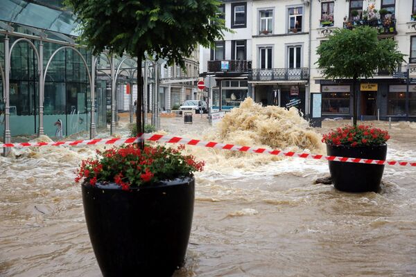 Ruas inundadas da cidade belga de Spa
 - Sputnik Brasil