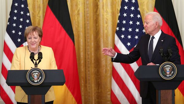 Presidente americano Joe Biden e chanceler alemã Angela Merkel durante coletiva de imprensa conjunta na Casa Branca, Washington, EUA, 15 de julho de 2021 - Sputnik Brasil