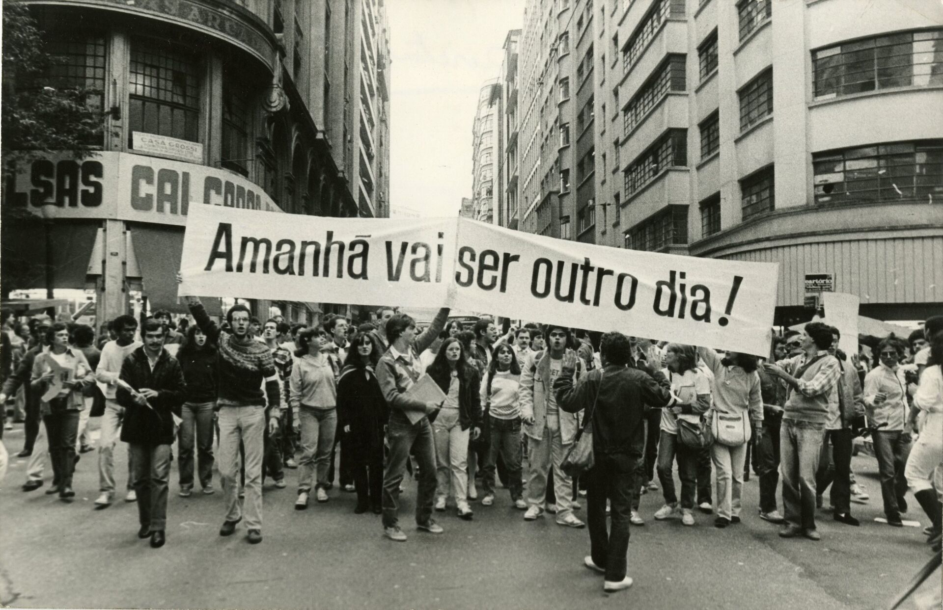 Passeata das Diretas Já, movimento pelo restabelecimento da eleição direta para a Presidência da República, em São Paulo, em 25 de abril de 1984 - Sputnik Brasil, 1920, 30.10.2022