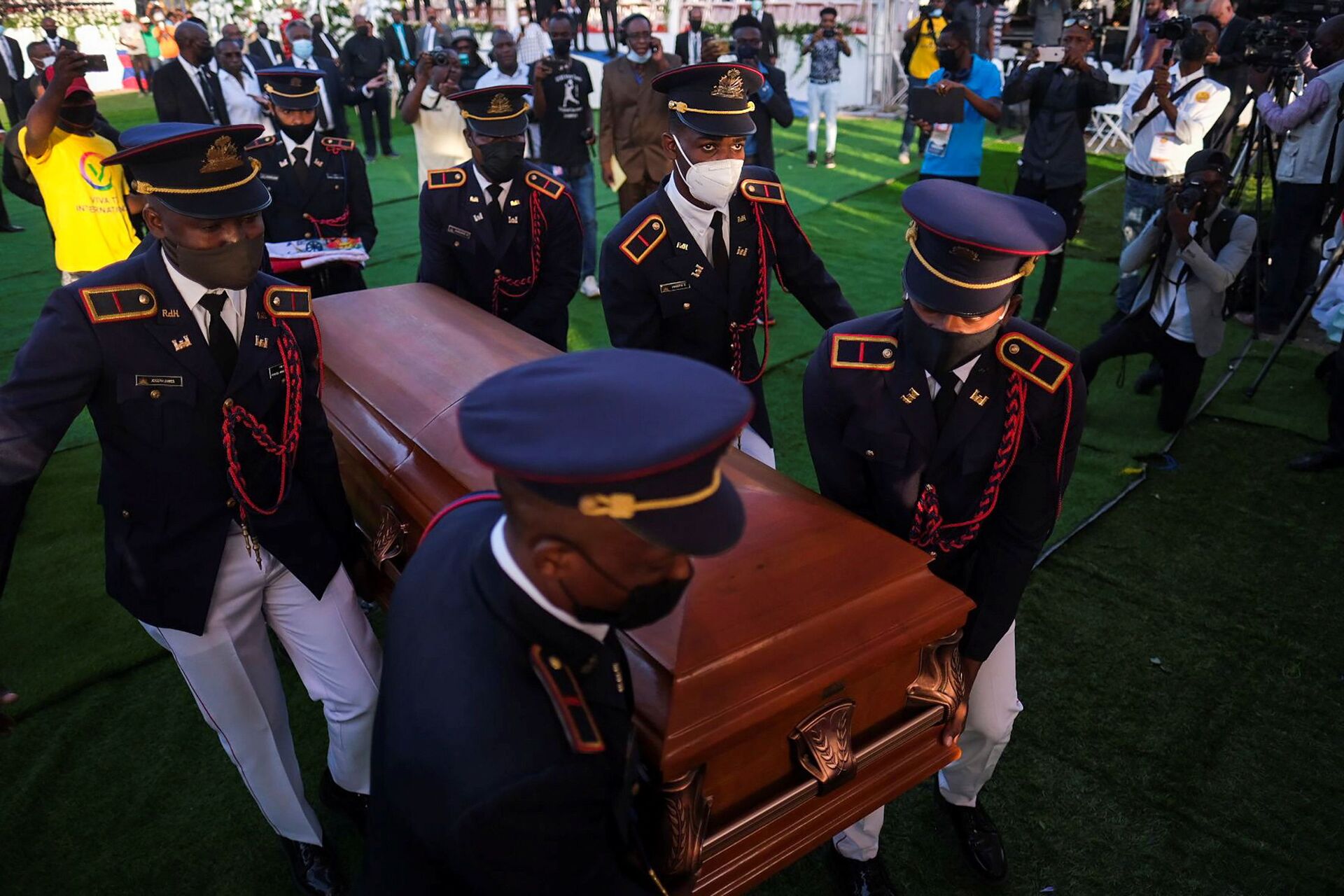 Haiti: tiros e tumulto marcam funeral do presidente assassinado Jovenel Moïse (FOTOS) - Sputnik Brasil, 1920, 23.07.2021