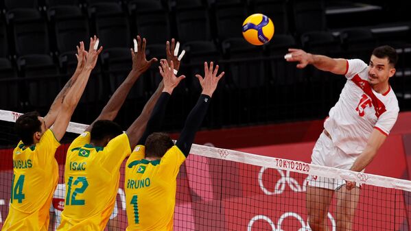 Time de vôlei do Brasil jogando contra a Tunísia nos Jogos Olímpicos de Tóquio 2020, 24 de julho de 2021 - Sputnik Brasil