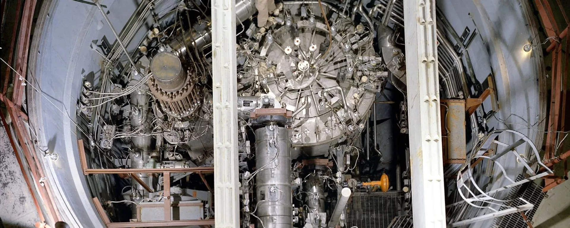 Para além de não precisar de água para esfriar, novo reator nuclear chinês vai utilizar tório em vez de plutônio - Sputnik Brasil, 1920, 17.04.2025