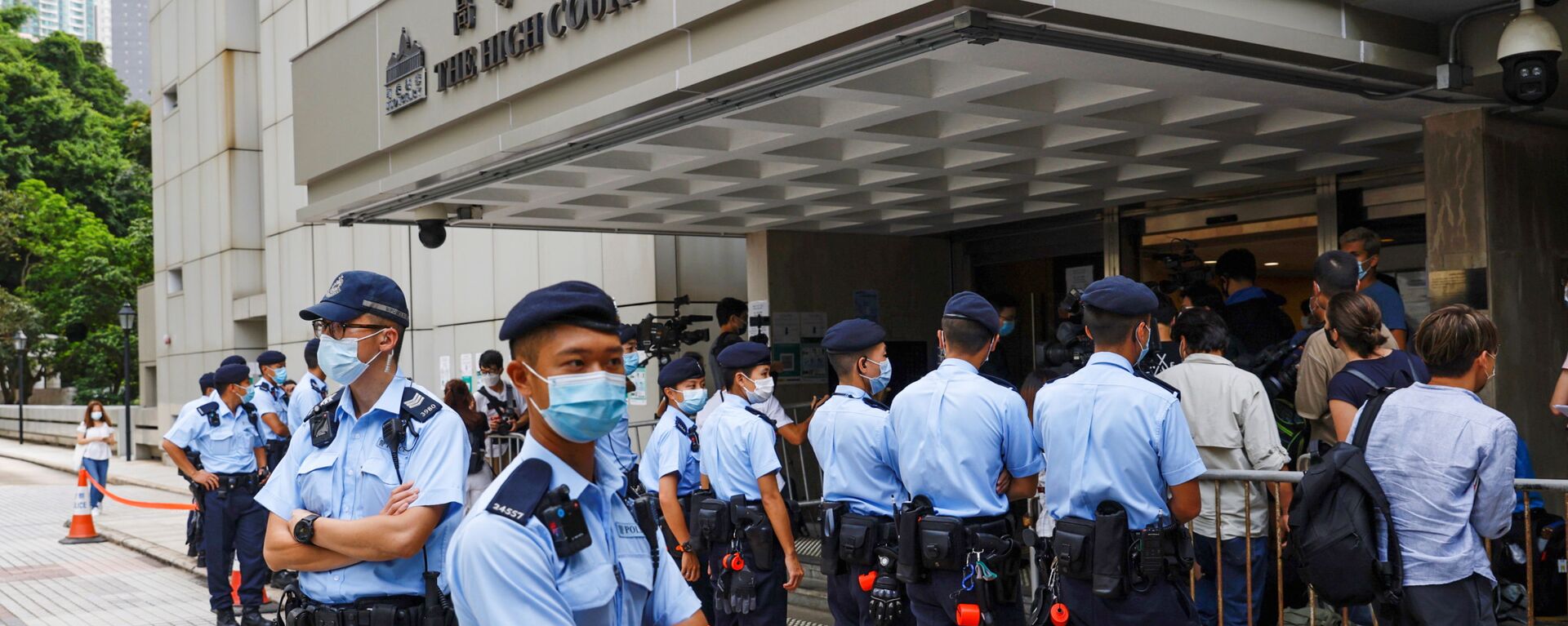 Polícia no exterior da Alta Corte de Justiça de Hong Kong durante o julgamento de Ying-kit, China, 30 de julho de 2021 - Sputnik Brasil, 1920, 30.07.2021