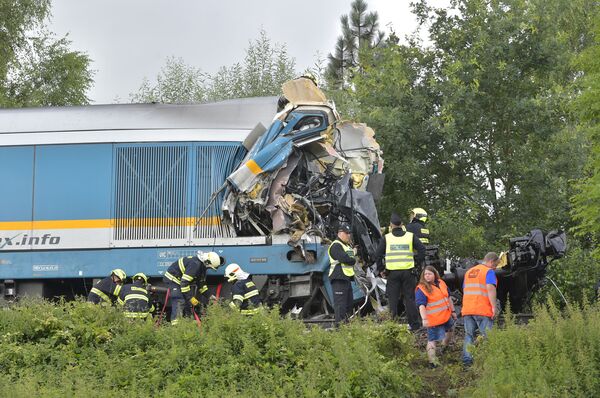 Expresso e trem regional se chocaram na República Tcheca, resultando na morte de dois passageiros e 38 feridos, 4 de agosto de 2021 - Sputnik Brasil