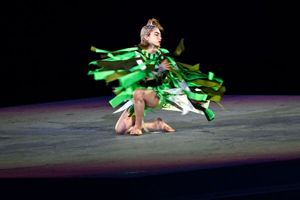 A dançarina japonesa Aoi Yamada se apresenta durante a cerimônia de encerramento dos Jogos Olímpicos de Tóquio, no Estádio Olímpico, em Tóquio - Sputnik Brasil