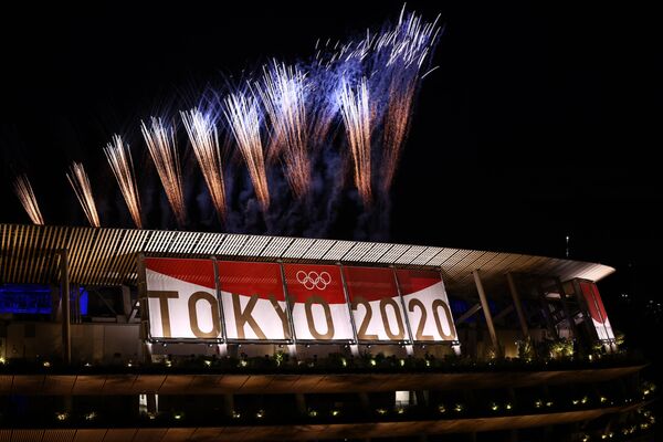 Vista geral dos fogos de artifício no Estádio Olímpico Nacional durante a cerimônia de encerramento dos Jogos Olímpicos de Tóquio - Sputnik Brasil