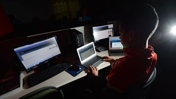 Garoto na Escola Estadual Etelvina de Góes Marcucci, em Paraisópolis, São Paulo - Sputnik Brasil